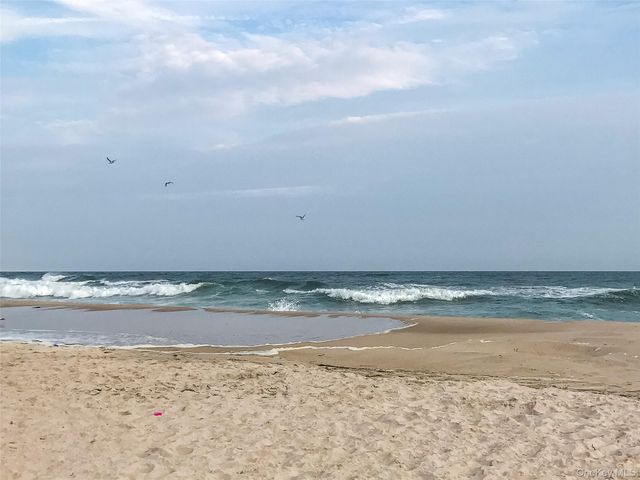 87 Washington Heights Avenue, Hampton Bays, NY 11946