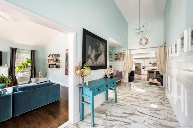 87 Washington Heights Avenue, Hampton Bays, NY 11946