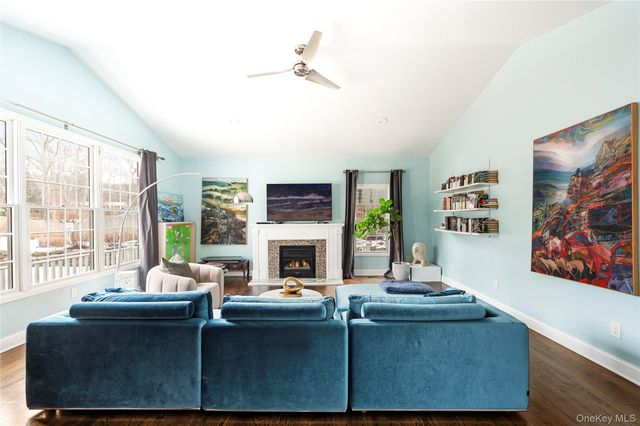 87 Washington Heights Avenue, Hampton Bays, NY 11946