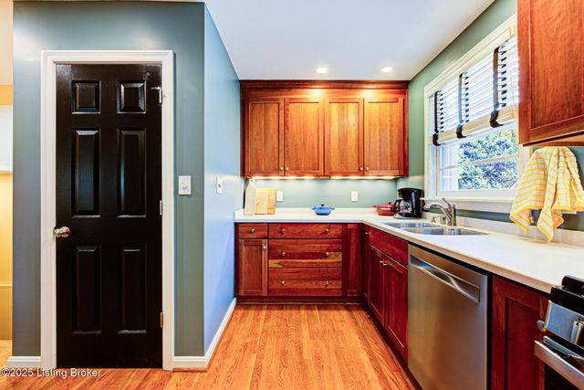 4012 Saint Ives Ct, Norbourne Estates, KY 40207