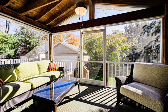 4012 Saint Ives Ct, Norbourne Estates, KY 40207