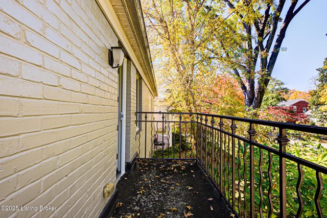 4012 Saint Ives Ct, Norbourne Estates, KY 40207