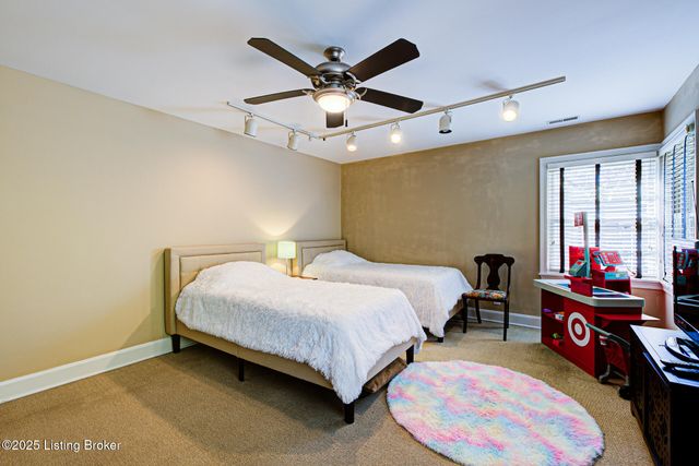 4012 Saint Ives Ct, Norbourne Estates, KY 40207