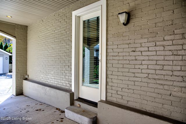 4012 Saint Ives Ct, Norbourne Estates, KY 40207