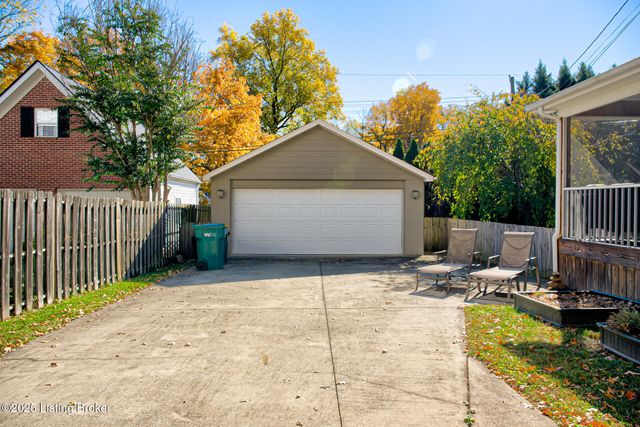 4012 Saint Ives Ct, Norbourne Estates, KY 40207