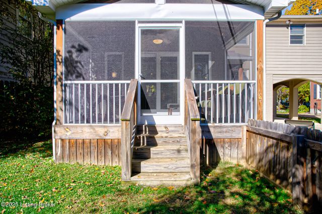 4012 Saint Ives Ct, Norbourne Estates, KY 40207