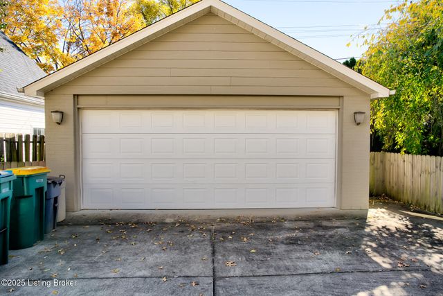 4012 Saint Ives Ct, Norbourne Estates, KY 40207