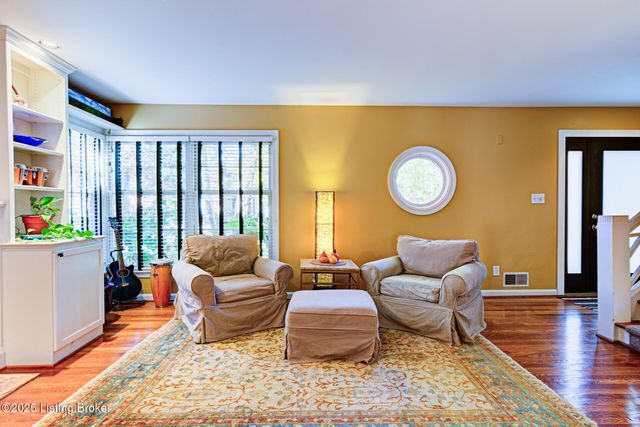 4012 Saint Ives Ct, Norbourne Estates, KY 40207