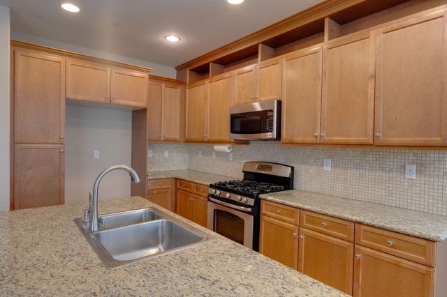 7472 Chatterton Way, Sacramento, CA 95829