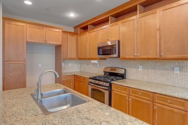 7472 Chatterton Way, Sacramento, CA 95829
