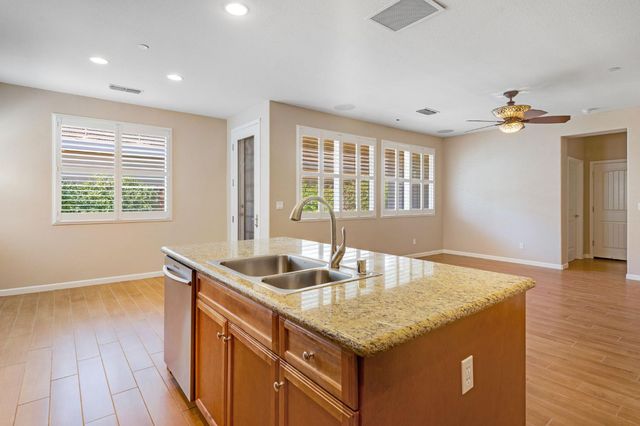 7472 Chatterton Way, Sacramento, CA 95829