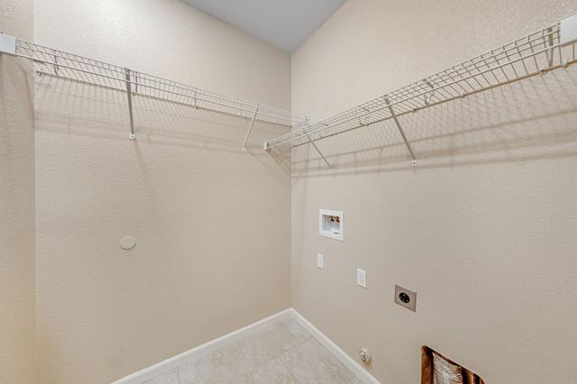 7472 Chatterton Way, Sacramento, CA 95829
