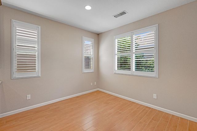 7472 Chatterton Way, Sacramento, CA 95829