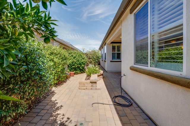 7472 Chatterton Way, Sacramento, CA 95829