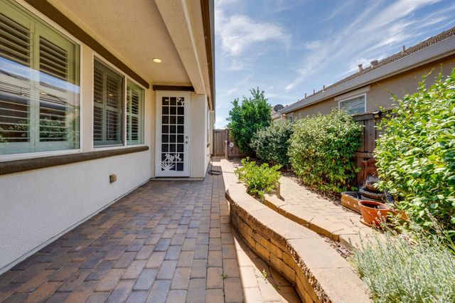 7472 Chatterton Way, Sacramento, CA 95829