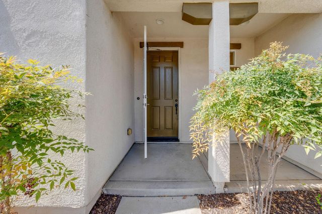 7472 Chatterton Way, Sacramento, CA 95829