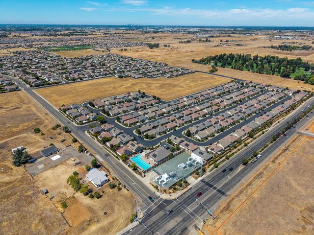 7472 Chatterton Way, Sacramento, CA 95829