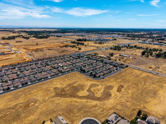 7472 Chatterton Way, Sacramento, CA 95829