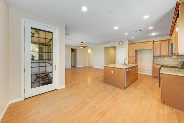 7472 Chatterton Way, Sacramento, CA 95829