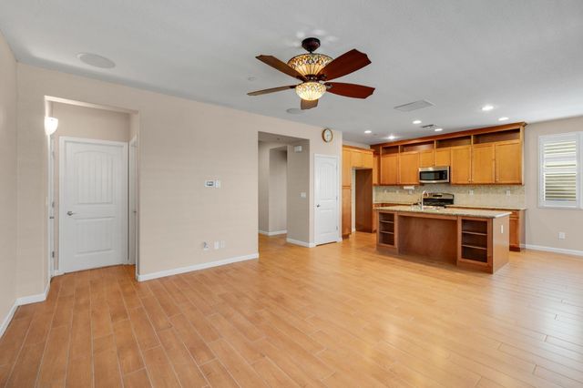 7472 Chatterton Way, Sacramento, CA 95829