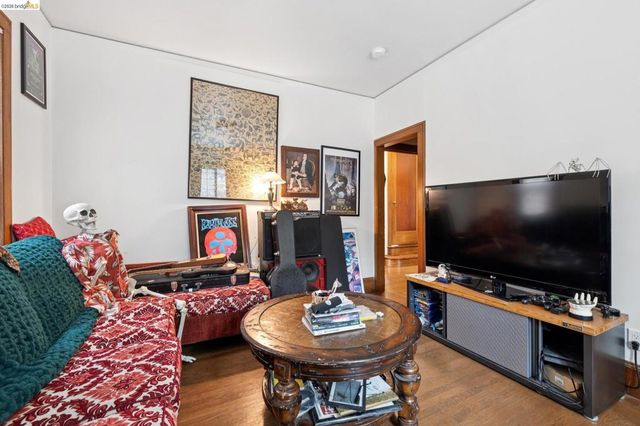 3271 Kempton Ave, Oakland, CA 94611