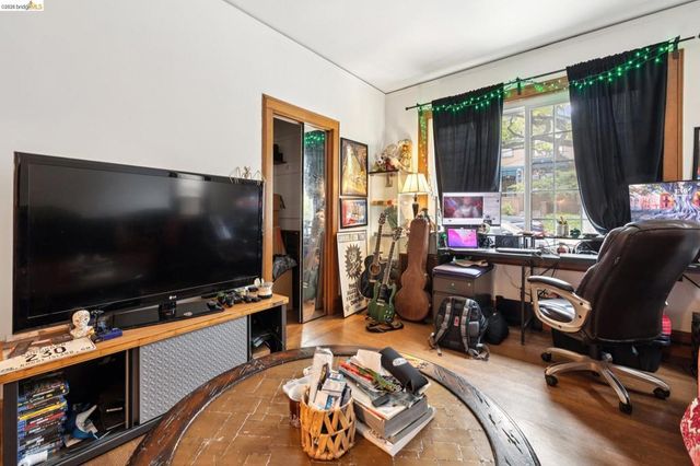 3271 Kempton Ave, Oakland, CA 94611