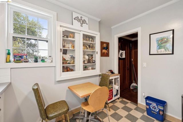 3271 Kempton Ave, Oakland, CA 94611