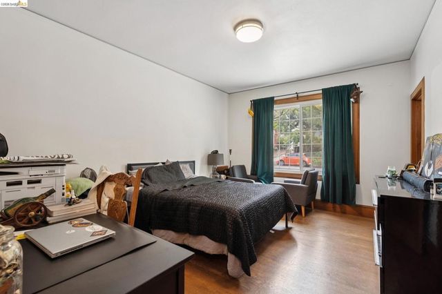 3271 Kempton Ave, Oakland, CA 94611
