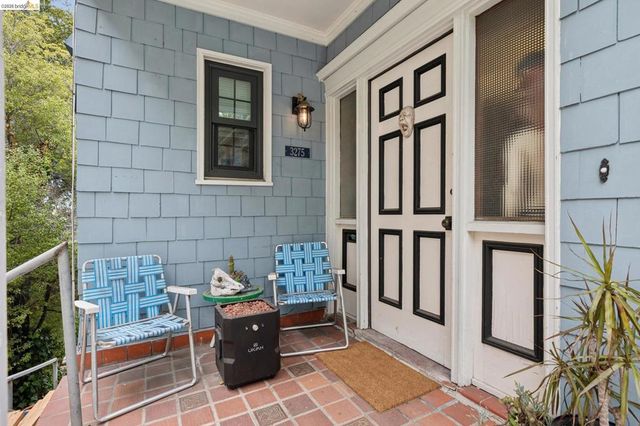 3271 Kempton Ave, Oakland, CA 94611