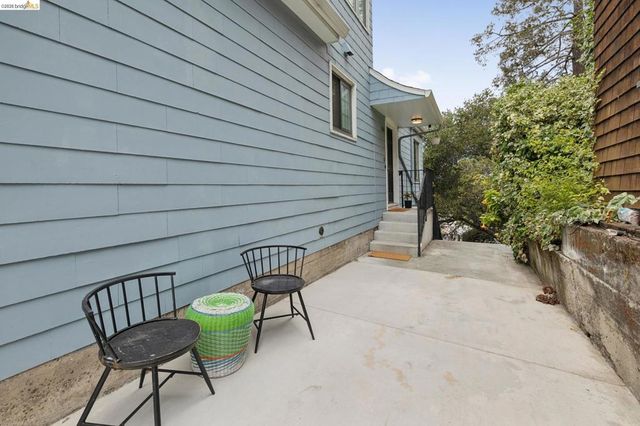 3271 Kempton Ave, Oakland, CA 94611