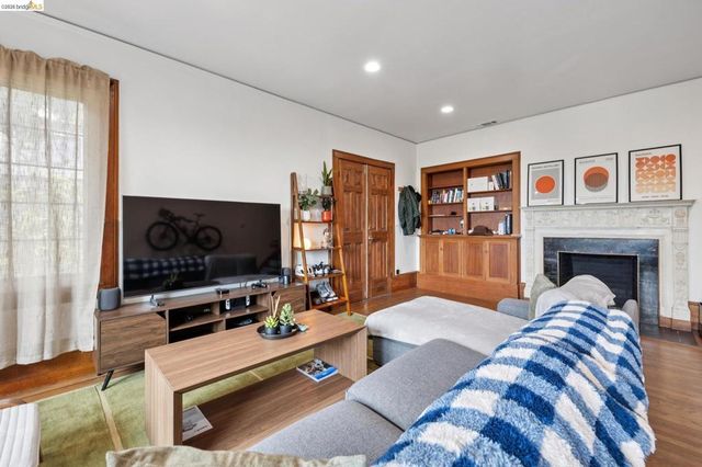 3271 Kempton Ave, Oakland, CA 94611