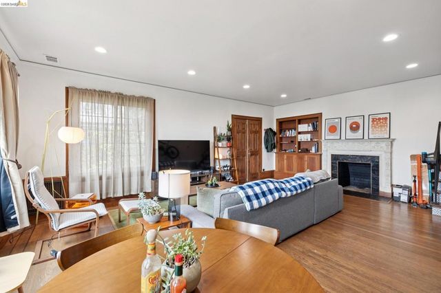 3271 Kempton Ave, Oakland, CA 94611