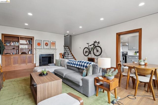 3271 Kempton Ave, Oakland, CA 94611