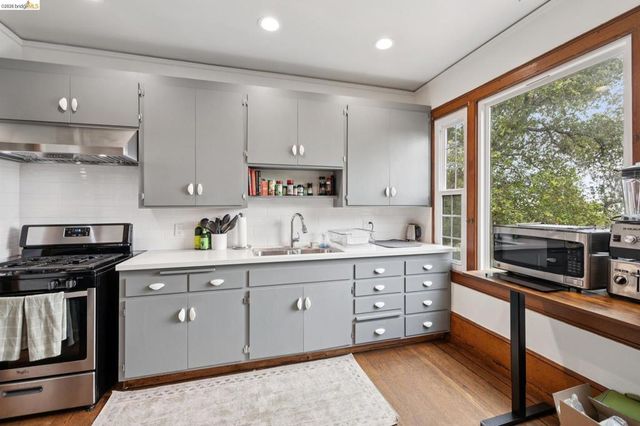 3271 Kempton Ave, Oakland, CA 94611