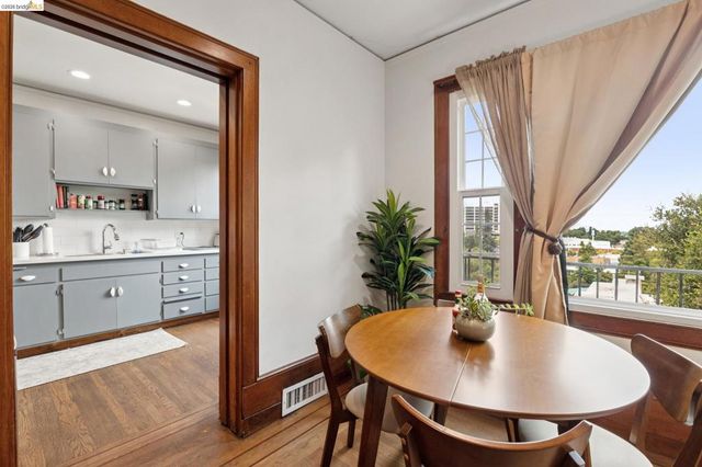 3271 Kempton Ave, Oakland, CA 94611