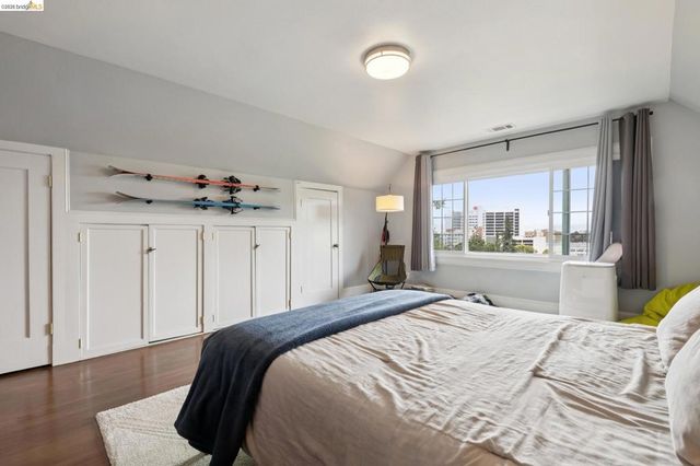 3271 Kempton Ave, Oakland, CA 94611