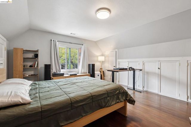 3271 Kempton Ave, Oakland, CA 94611