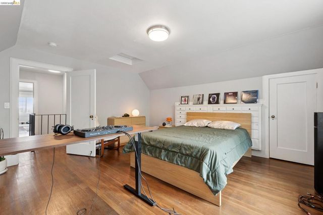 3271 Kempton Ave, Oakland, CA 94611