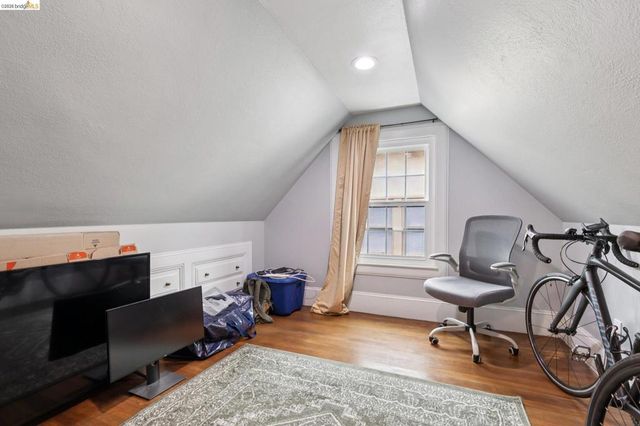 3271 Kempton Ave, Oakland, CA 94611