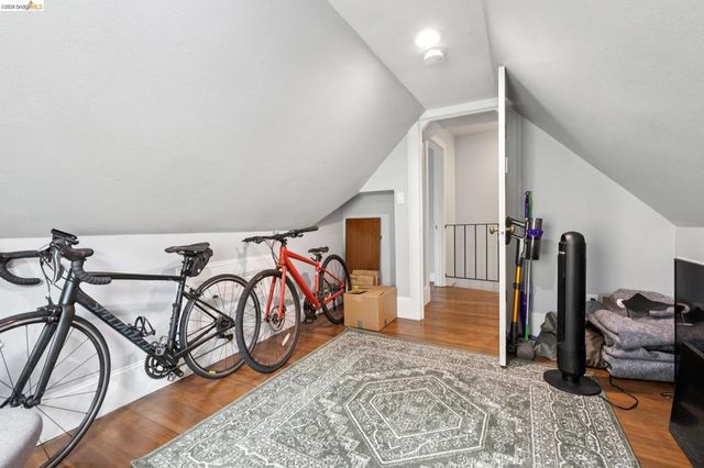 3271 Kempton Ave, Oakland, CA 94611