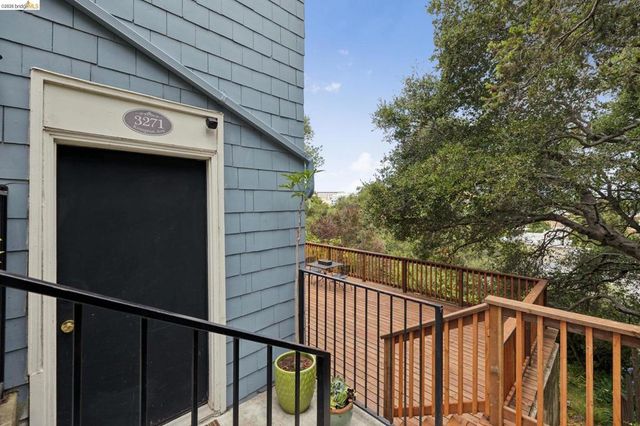 3271 Kempton Ave, Oakland, CA 94611