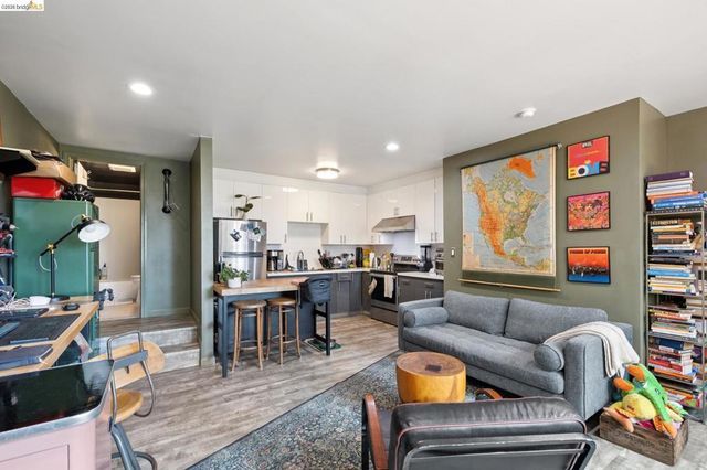 3271 Kempton Ave, Oakland, CA 94611