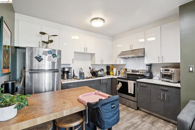 3271 Kempton Ave, Oakland, CA 94611