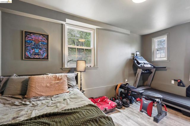 3271 Kempton Ave, Oakland, CA 94611