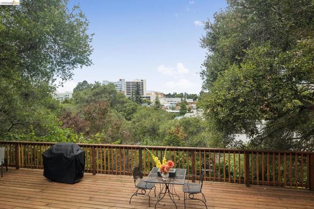 3271 Kempton Ave, Oakland, CA 94611