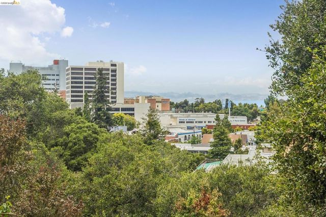 3271 Kempton Ave, Oakland, CA 94611