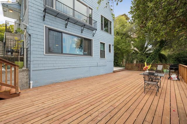 3271 Kempton Ave, Oakland, CA 94611