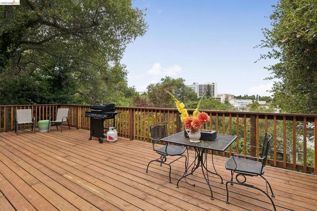 3271 Kempton Ave, Oakland, CA 94611