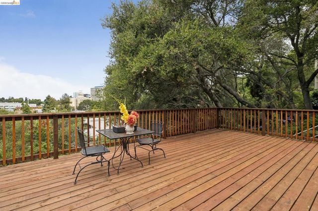 3271 Kempton Ave, Oakland, CA 94611