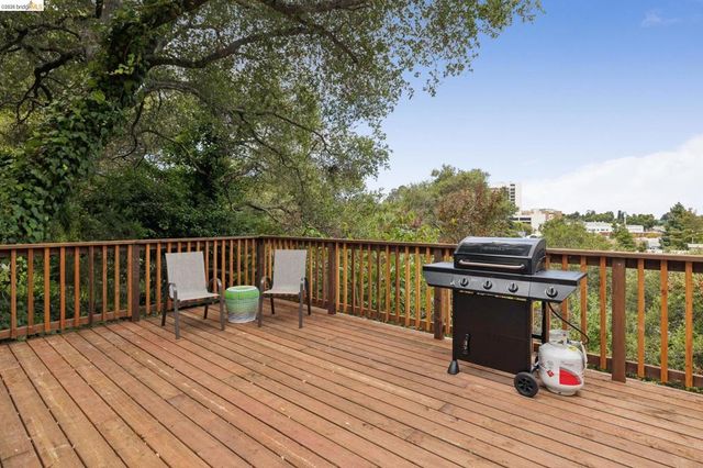 3271 Kempton Ave, Oakland, CA 94611